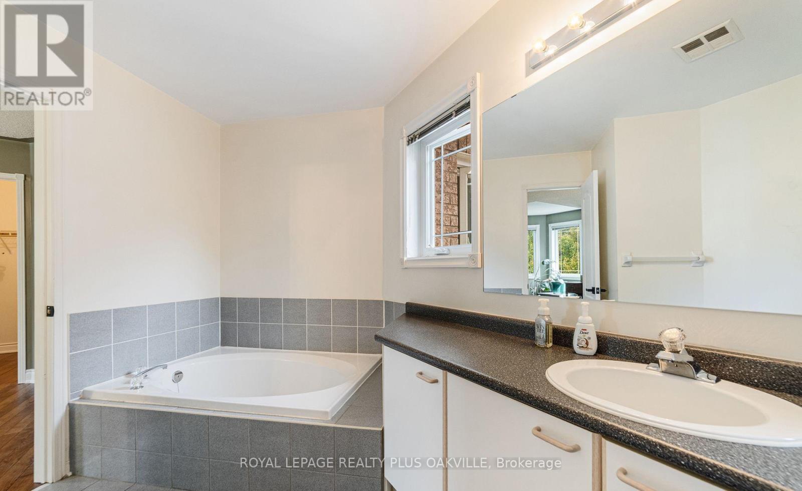 365 Turnberry Crescent, Mississauga, Ontario  L4Z 3W3 - Photo 29 - W12677080