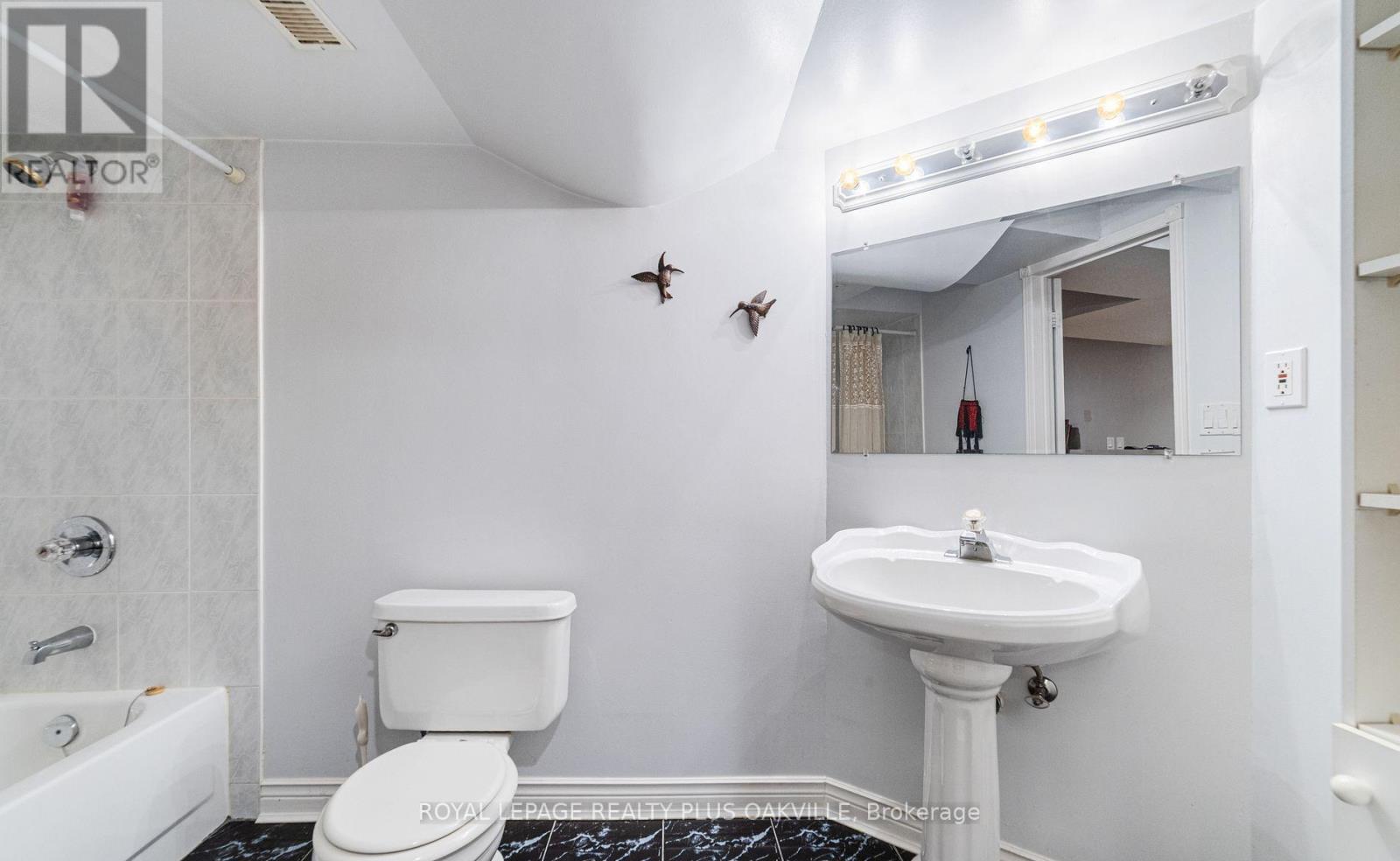 365 Turnberry Crescent, Mississauga, Ontario  L4Z 3W3 - Photo 35 - W12677080