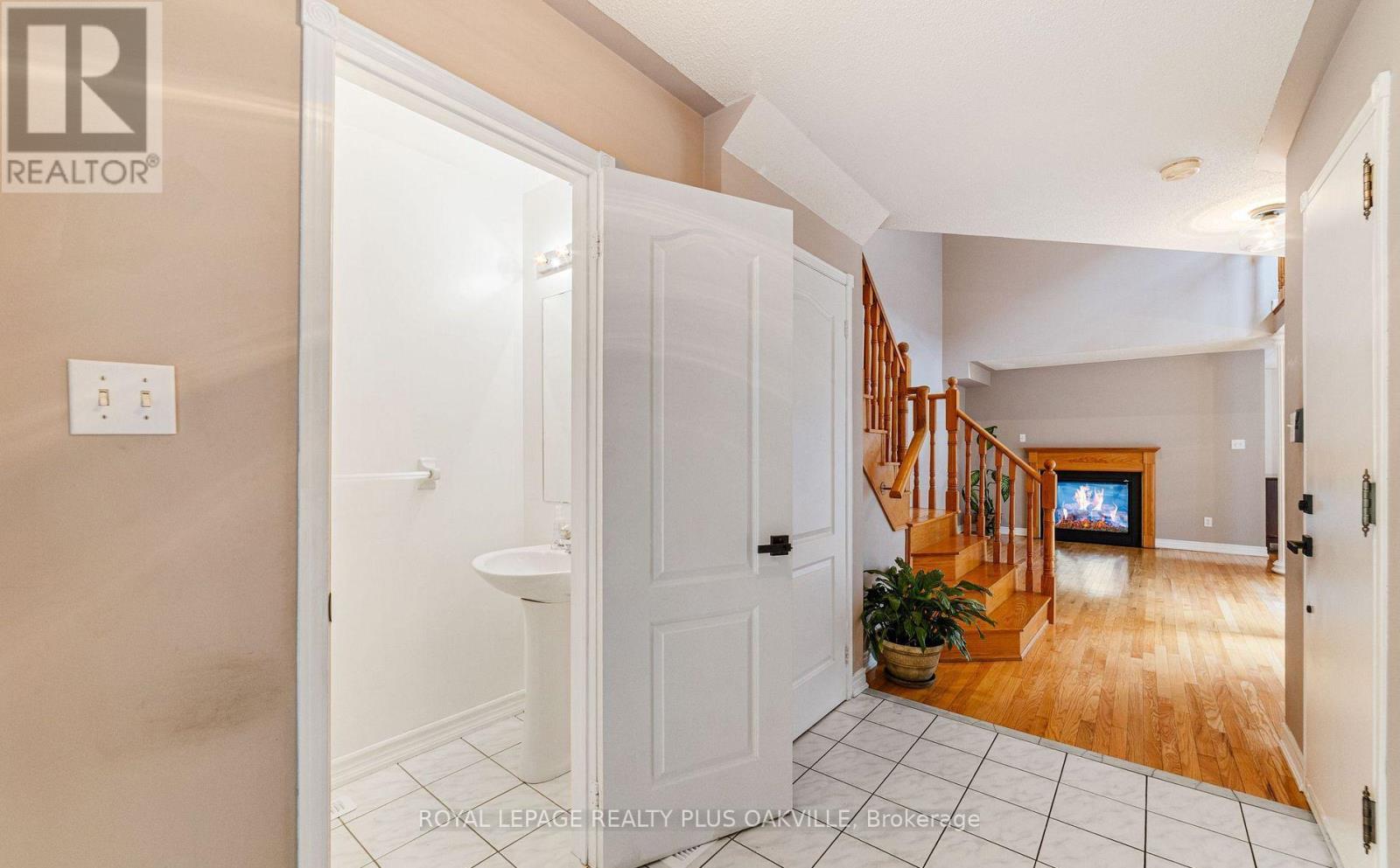 365 Turnberry Crescent, Mississauga, Ontario  L4Z 3W3 - Photo 5 - W12677080