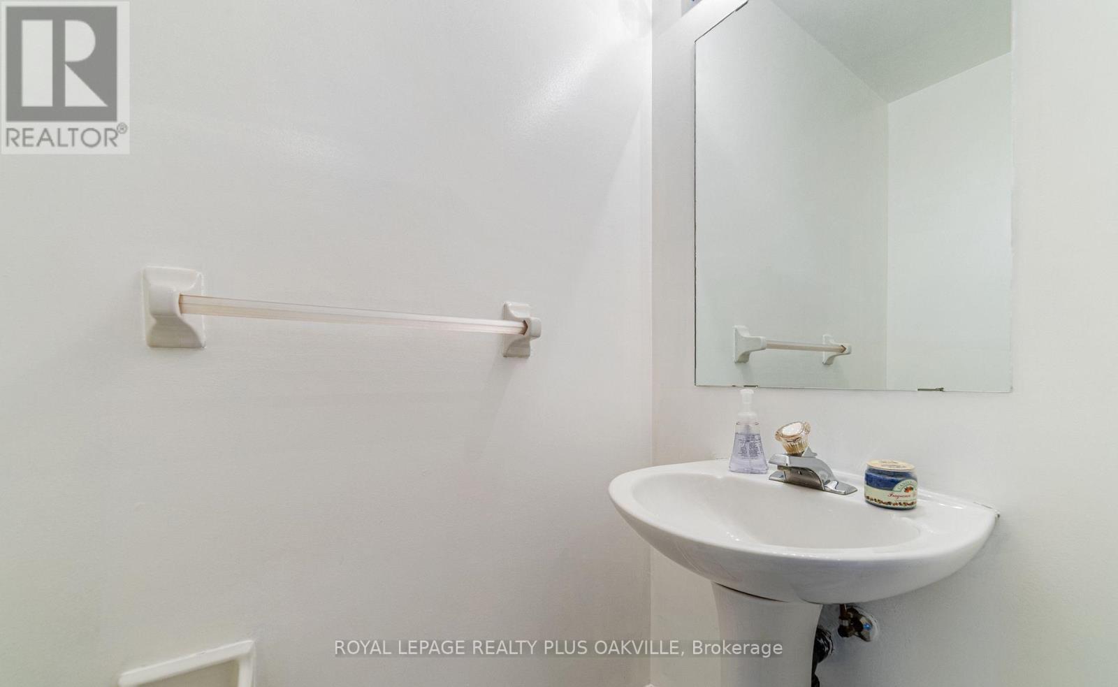 365 Turnberry Crescent, Mississauga, Ontario  L4Z 3W3 - Photo 6 - W12677080