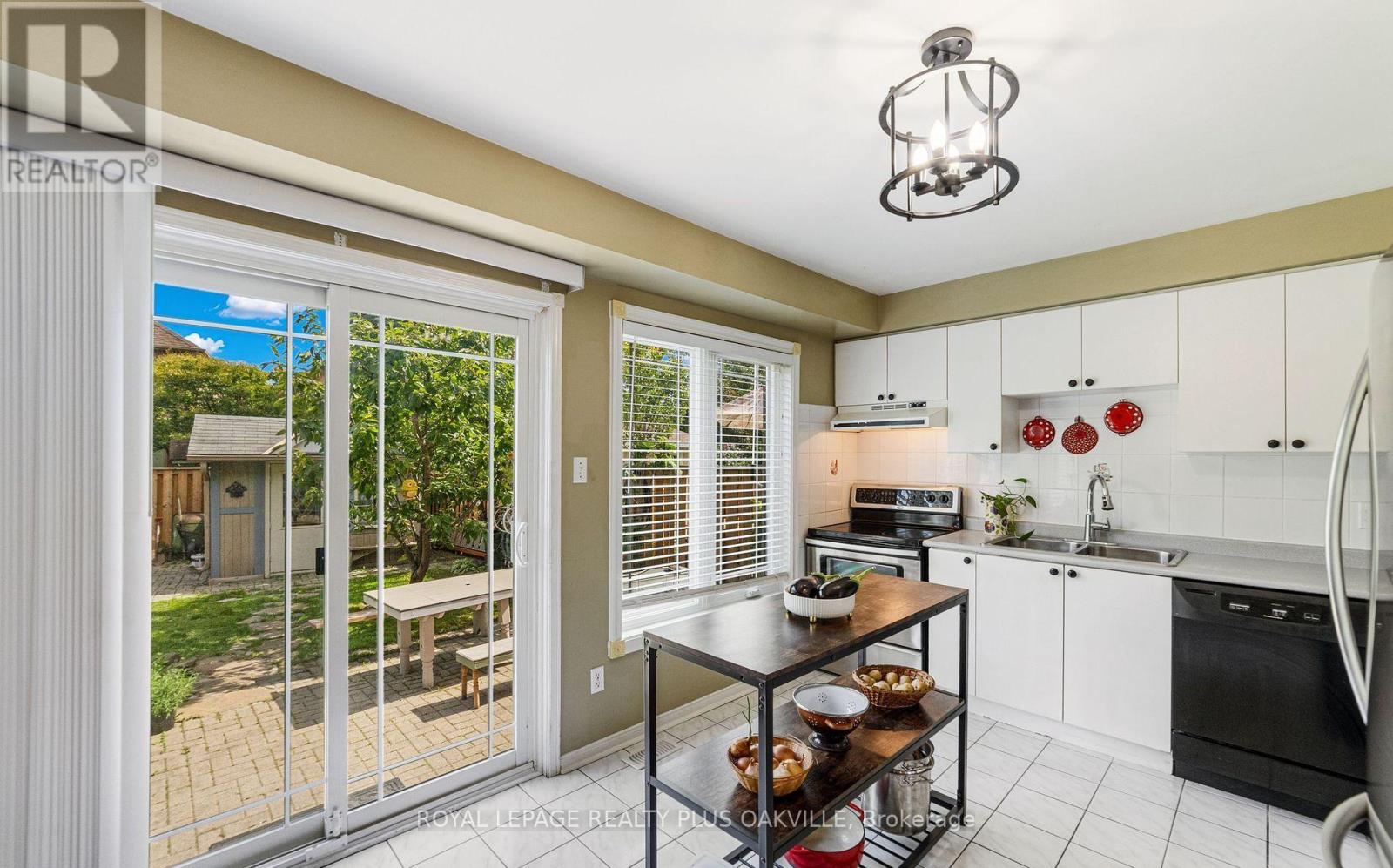 365 Turnberry Crescent, Mississauga, Ontario  L4Z 3W3 - Photo 9 - W12677080