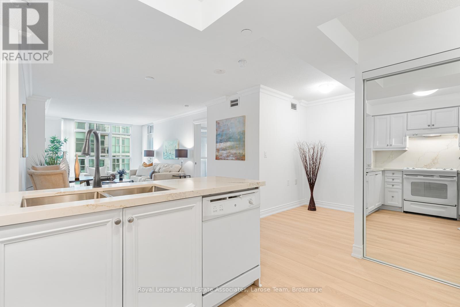 601 - 3 Marine Parade Drive, Toronto, Ontario  M8V 3Z5 - Photo 8 - W12677194