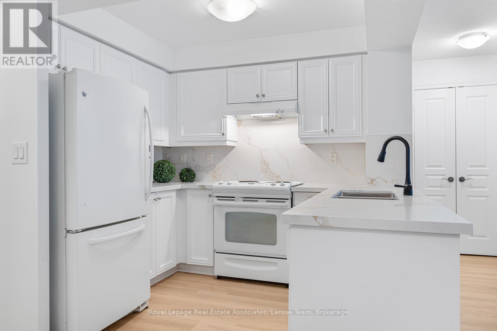 601 - 3 Marine Parade Drive, Toronto, Ontario  M8V 3Z5 - Photo 9 - W12677194