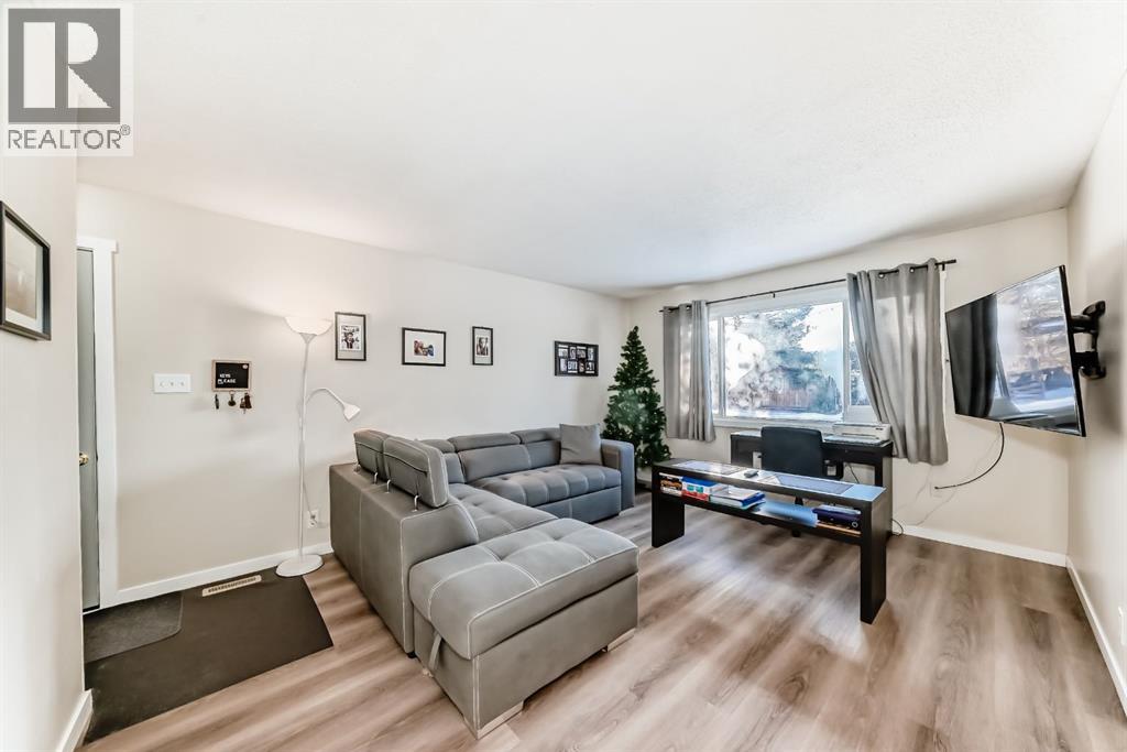 3221 32a Avenue Se, Calgary, Alberta  T2B 0J6 - Photo 7 - A2275984