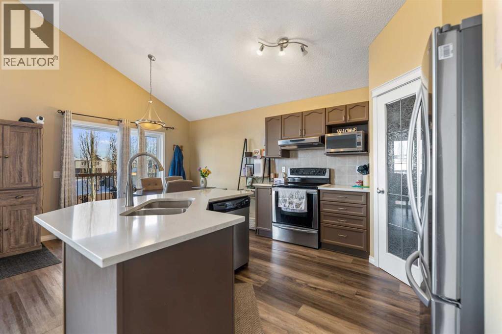 8 Copperfield Manor Se, Calgary, Alberta  T2Z 4R7 - Photo 9 - A2277282