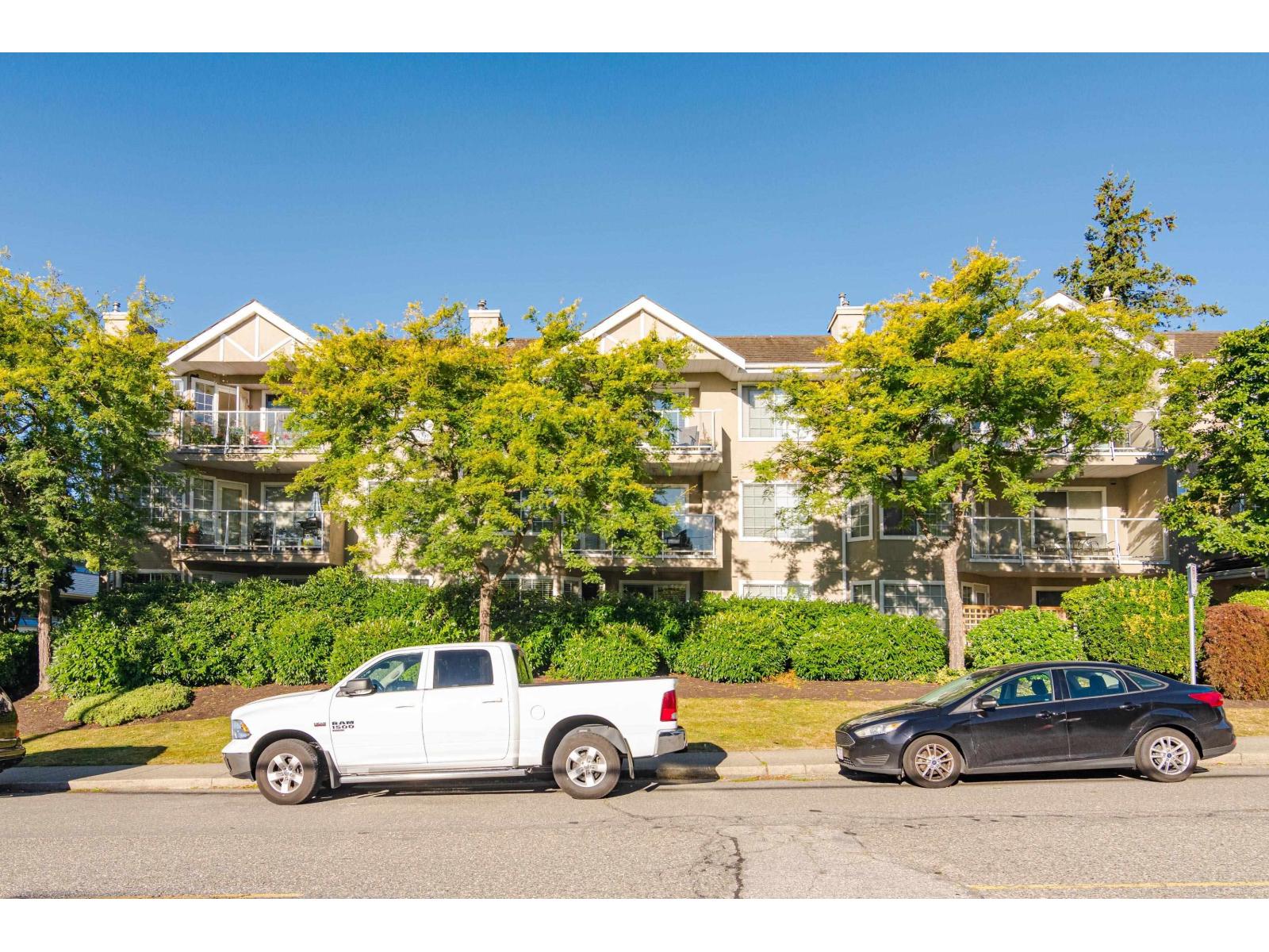 204 1369 George Street, White Rock, British Columbia  V4B 4A1 - Photo 1 - R3077276