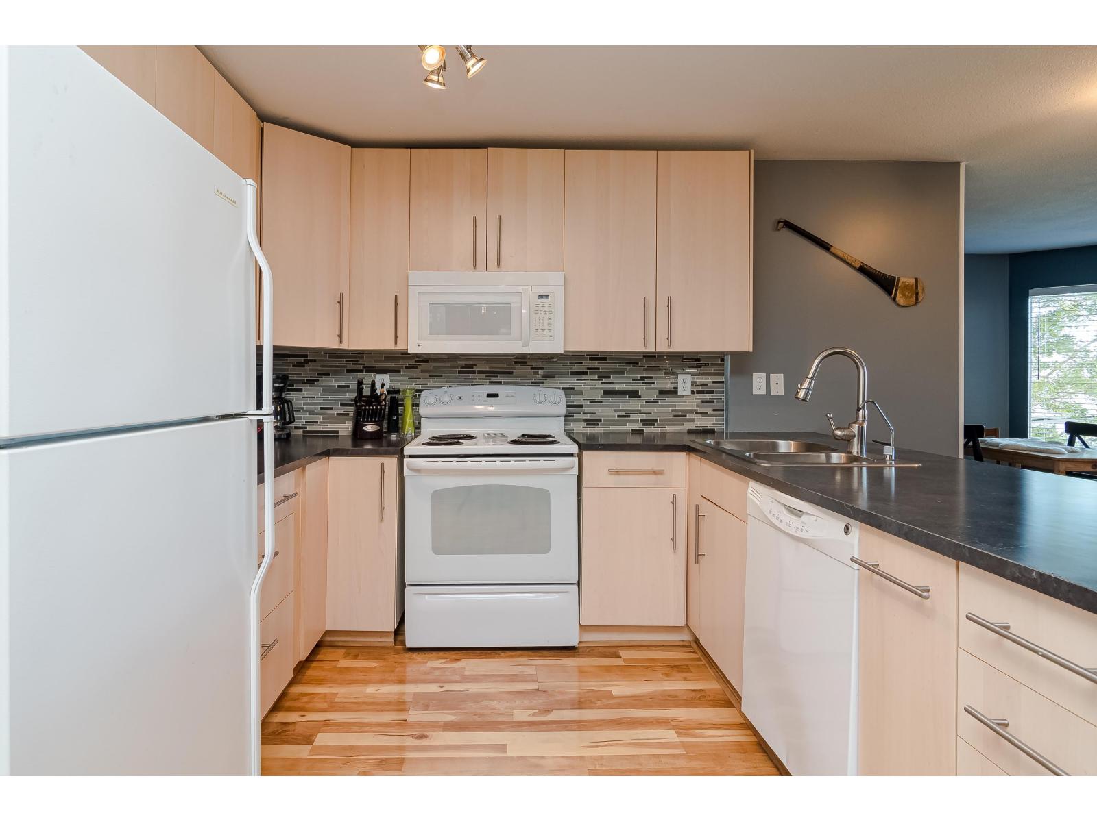 204 1369 George Street, White Rock, British Columbia  V4B 4A1 - Photo 12 - R3077276