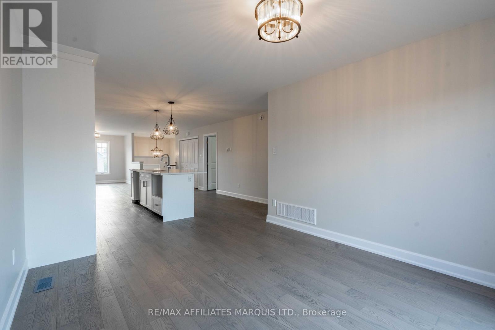 100 Woodland Drive, Cornwall, Ontario  K6H 0H2 - Photo 10 - X12677348