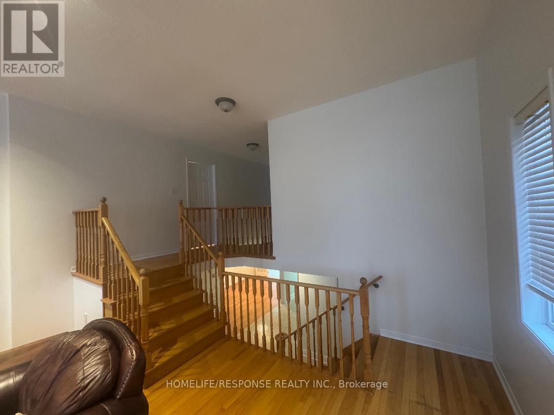 Main And Upper - 306 Cossack Crescent, Mississauga, Ontario  L5B 4C2 - Photo 4 - W12668550