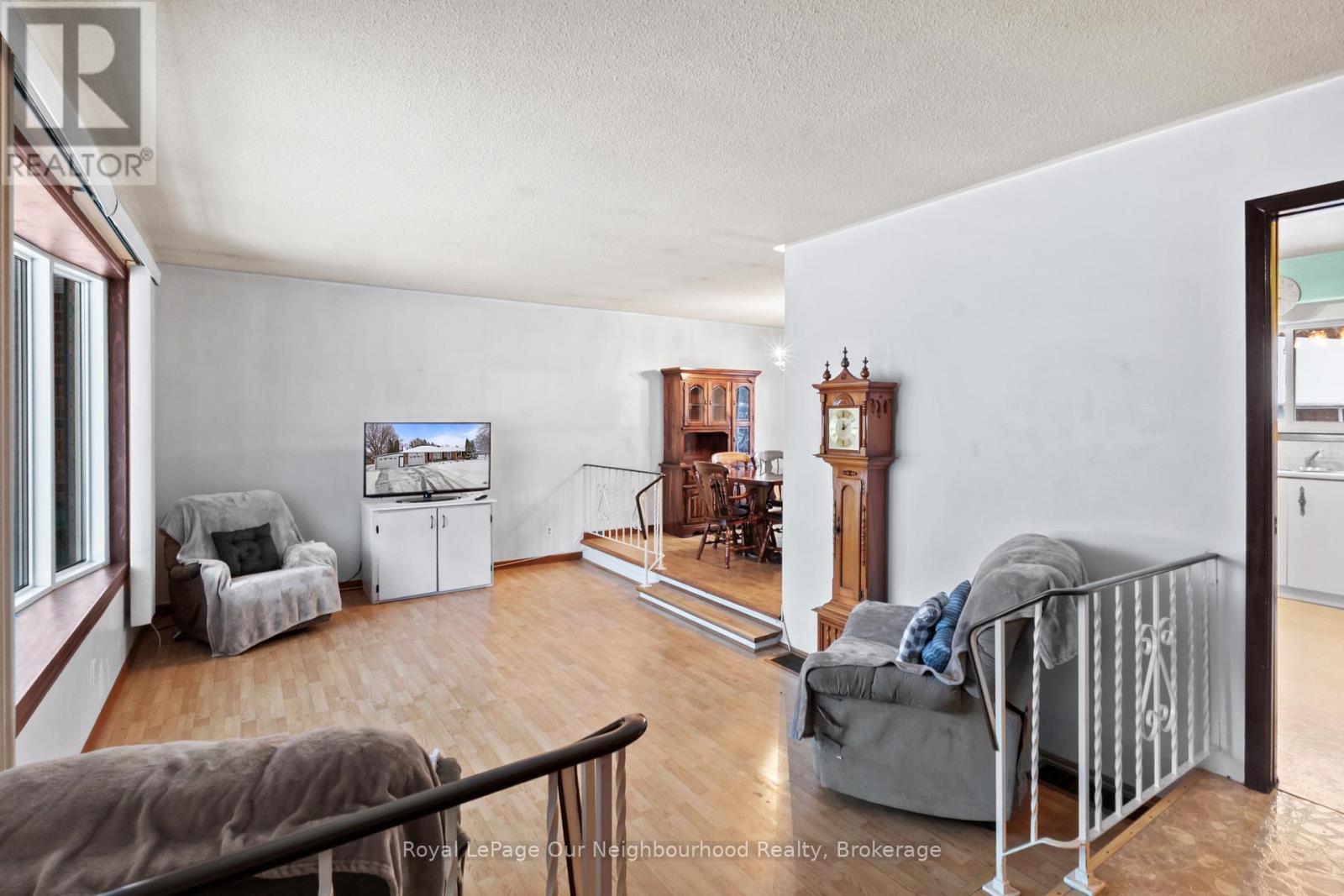 6 Sandy Hook Road, Quinte West, Ontario  K8R 1G2 - Photo 5 - X12677224