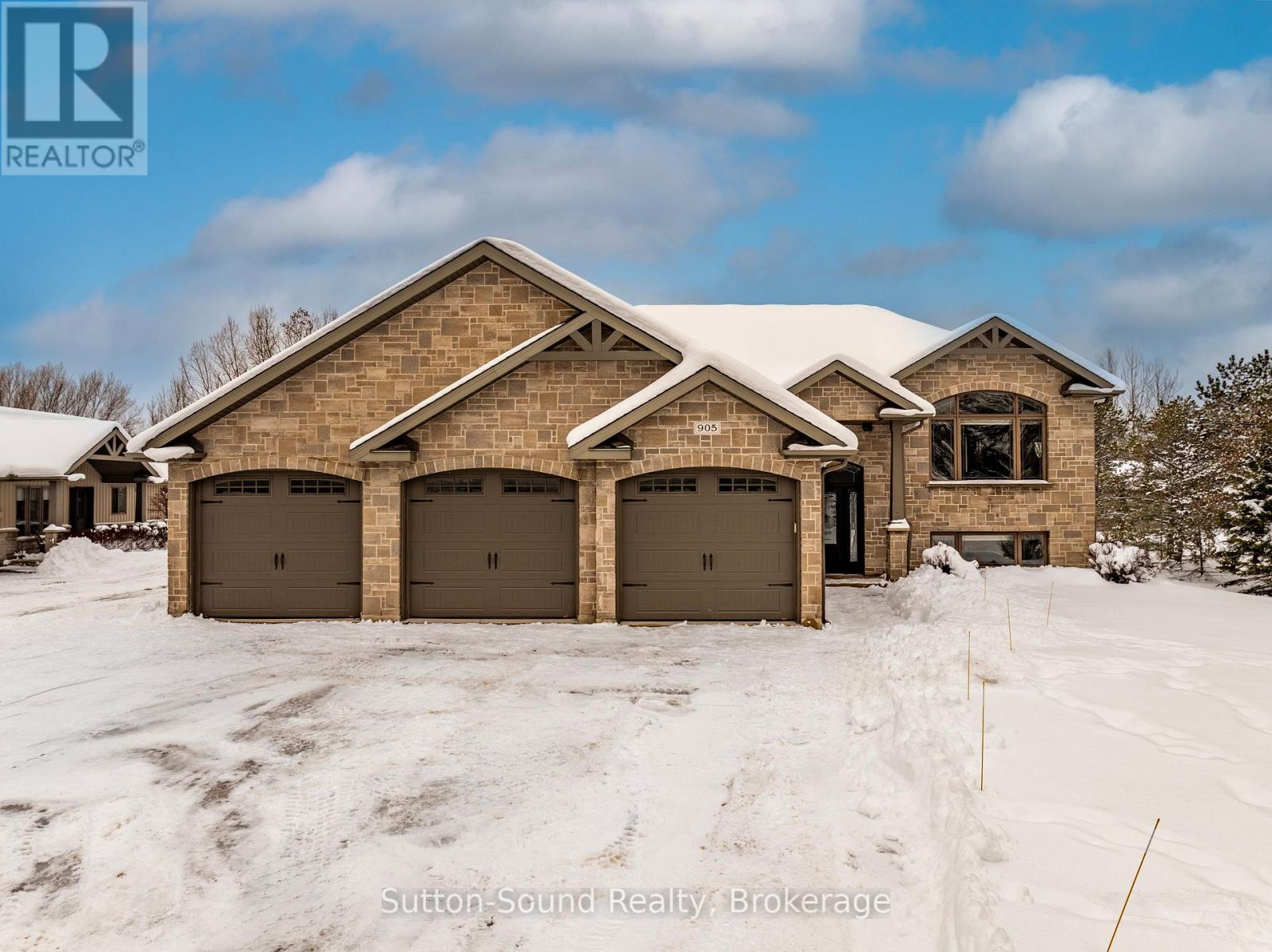 905 27th Street W, Georgian Bluffs, Ontario  N4K 6V5 - Photo 3 - X12675810