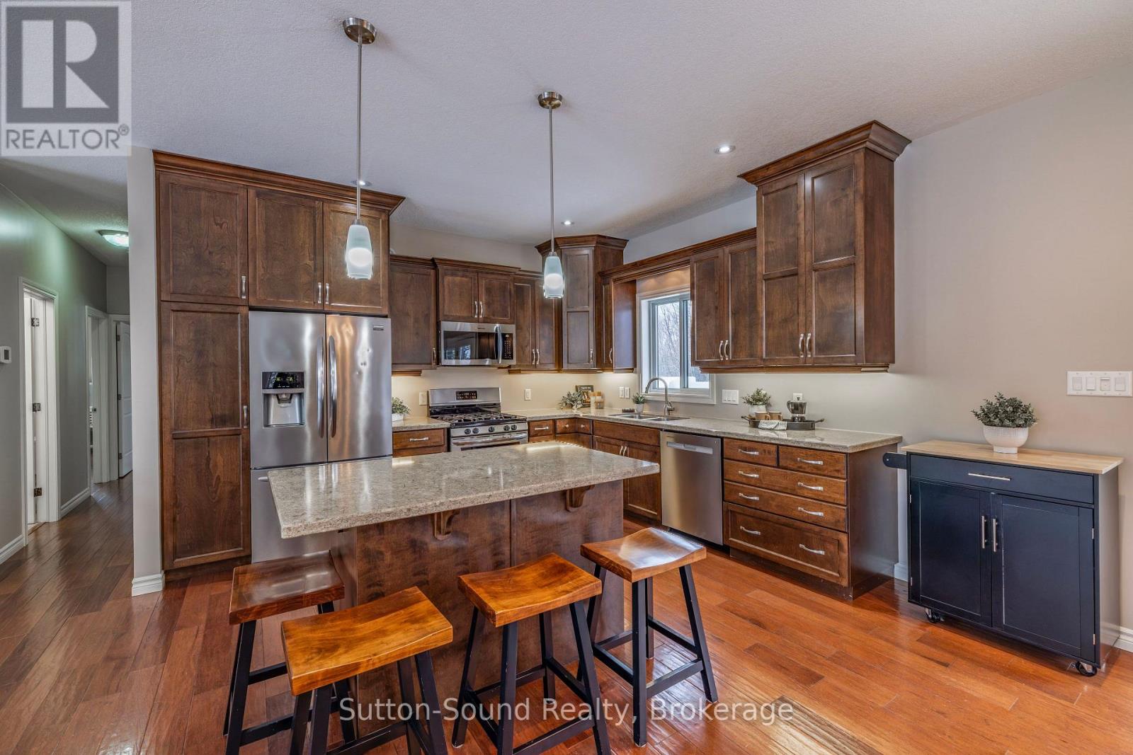 905 27th Street W, Georgian Bluffs, Ontario  N4K 6V5 - Photo 12 - X12675810