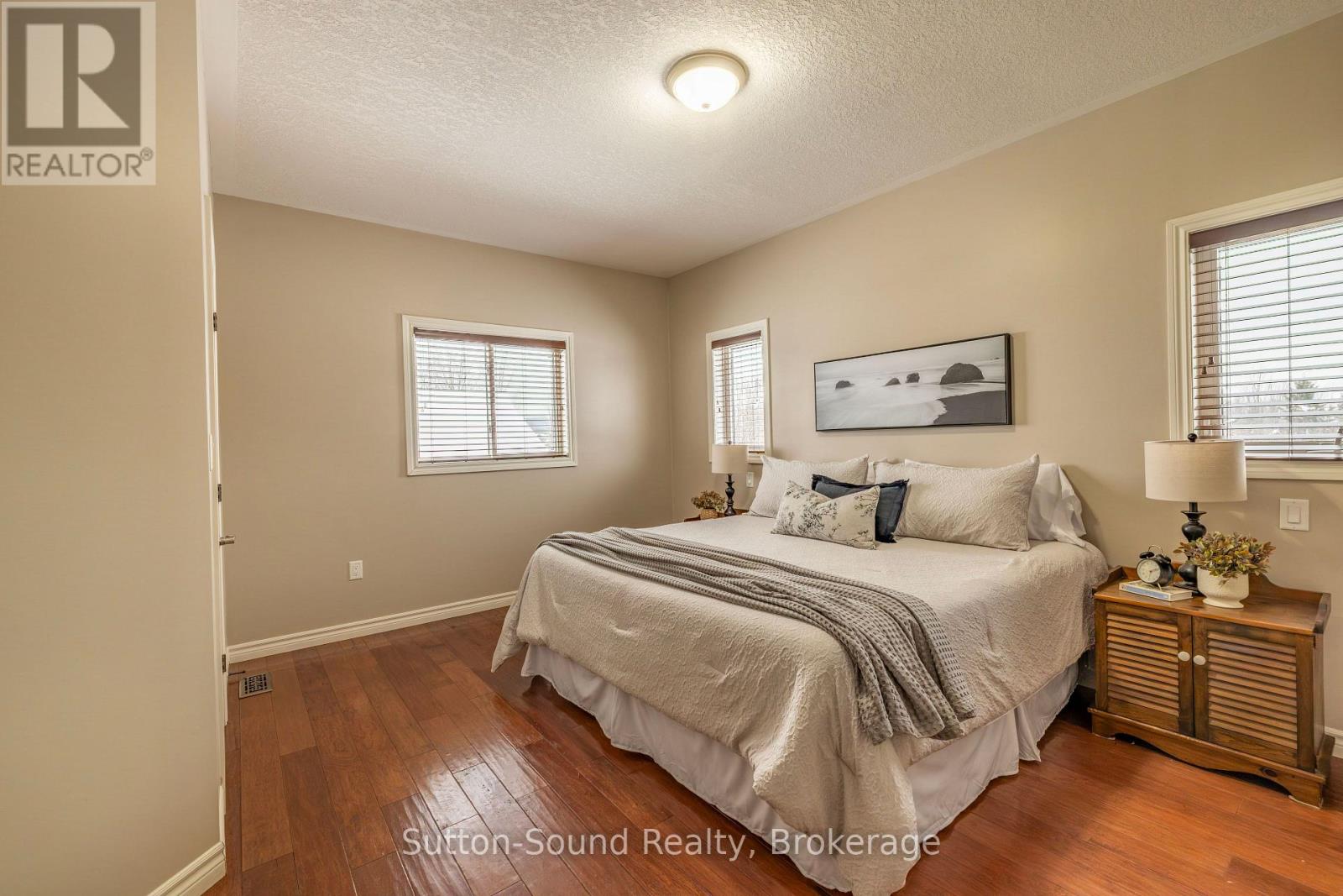 905 27th Street W, Georgian Bluffs, Ontario  N4K 6V5 - Photo 16 - X12675810