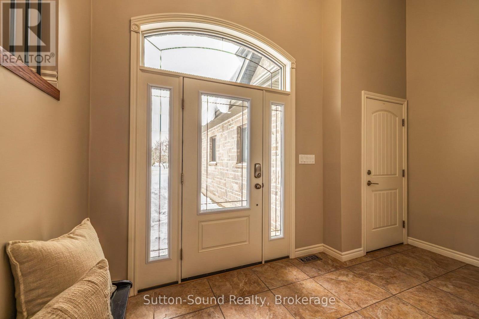 905 27th Street W, Georgian Bluffs, Ontario  N4K 6V5 - Photo 5 - X12675810