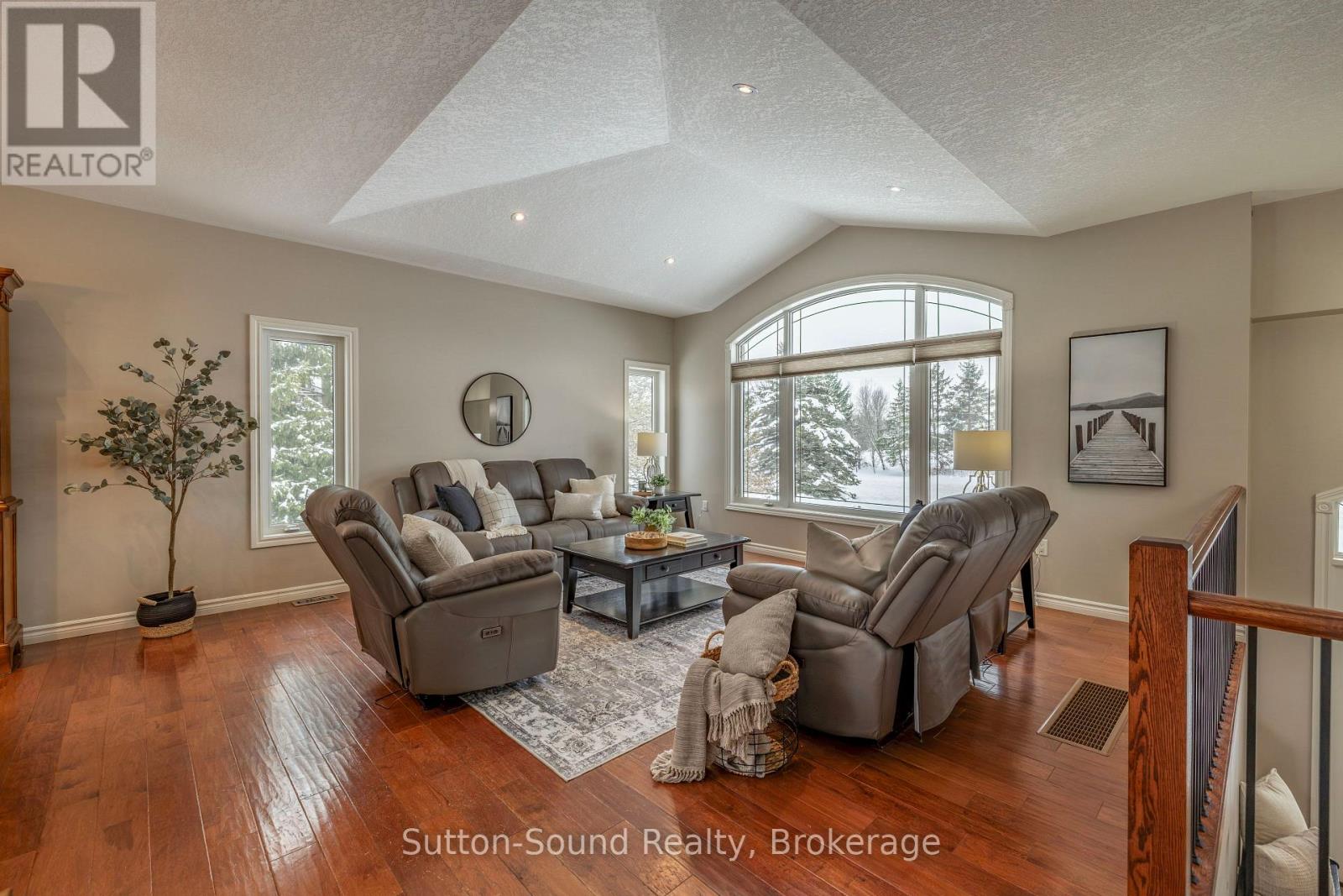 905 27th Street W, Georgian Bluffs, Ontario  N4K 6V5 - Photo 9 - X12675810