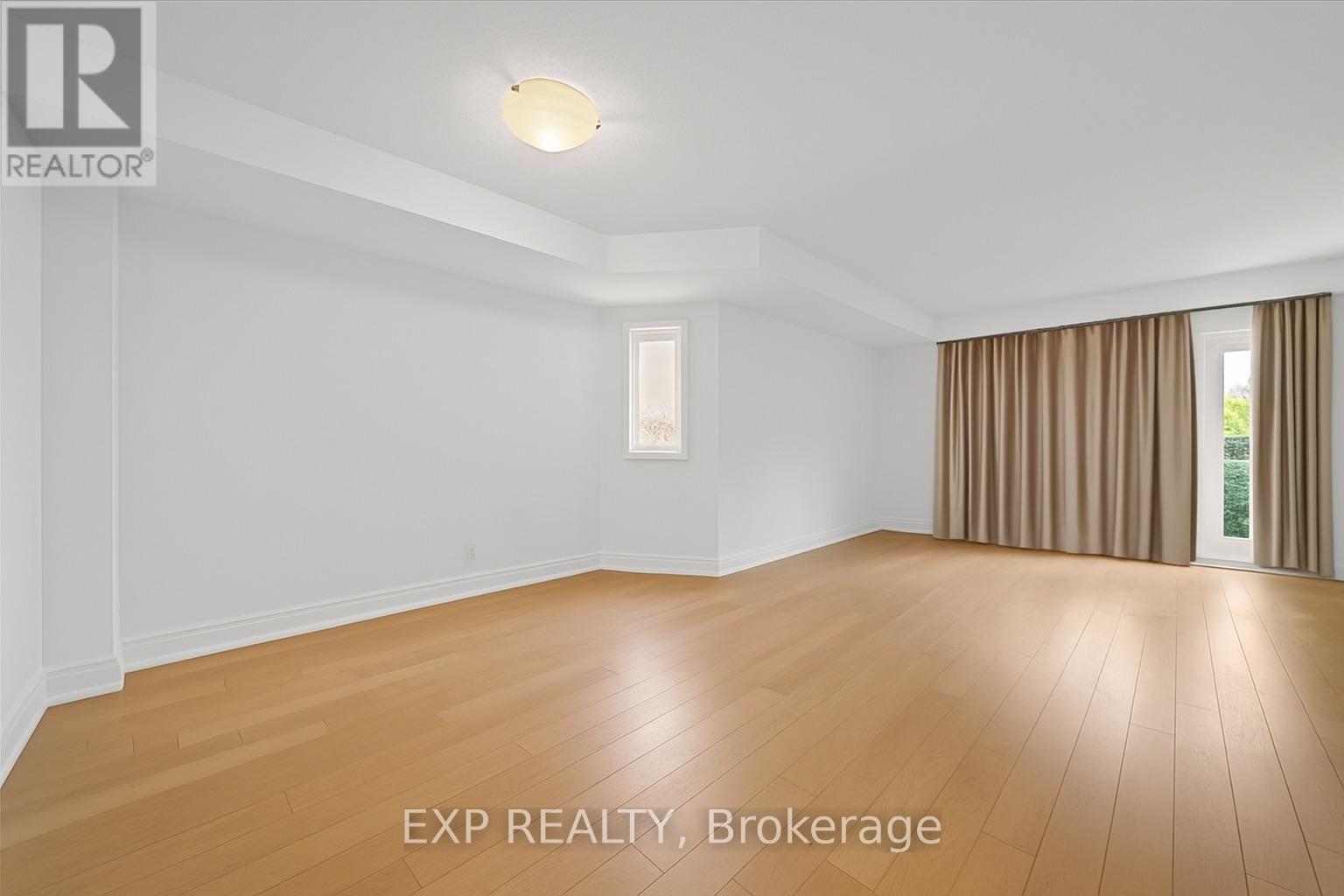 69 Steele Park Private, Ottawa, Ontario  K1J 0J2 - Photo 2 - X12518622