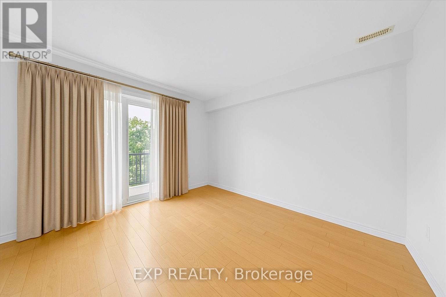 69 Steele Park Private, Ottawa, Ontario  K1J 0J2 - Photo 3 - X12518622