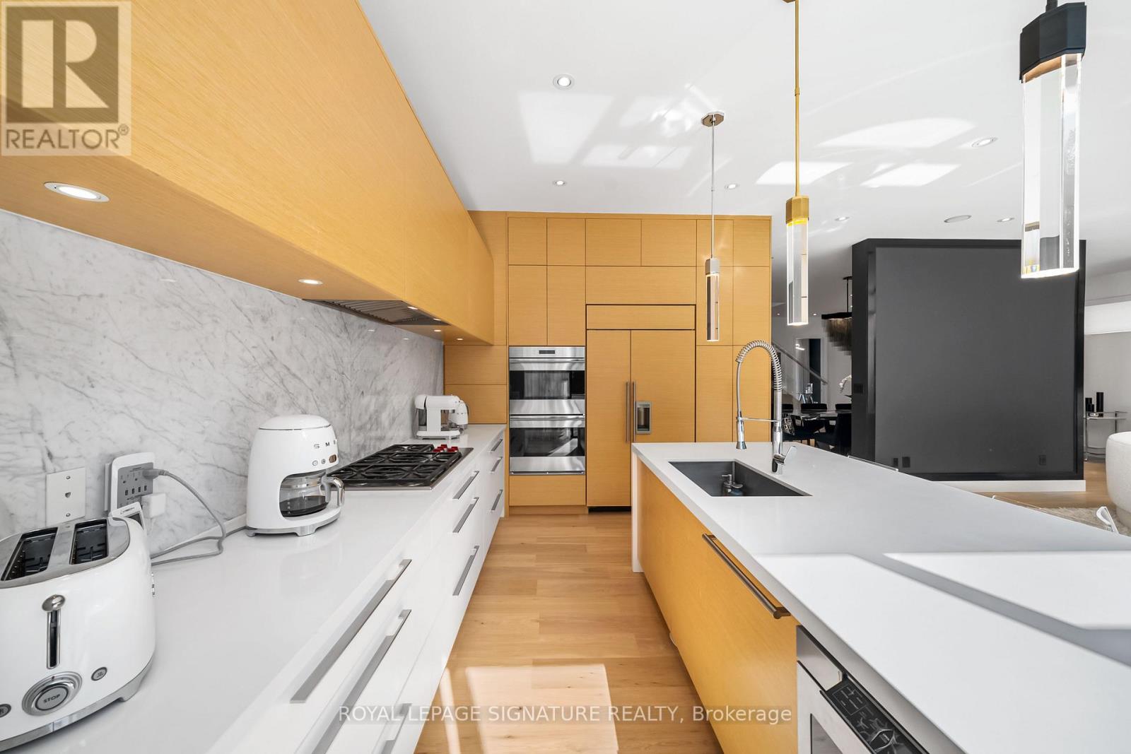 17 Nesbitt Drive, Toronto, Ontario  M4W 2G2 - Photo 12 - C12677234