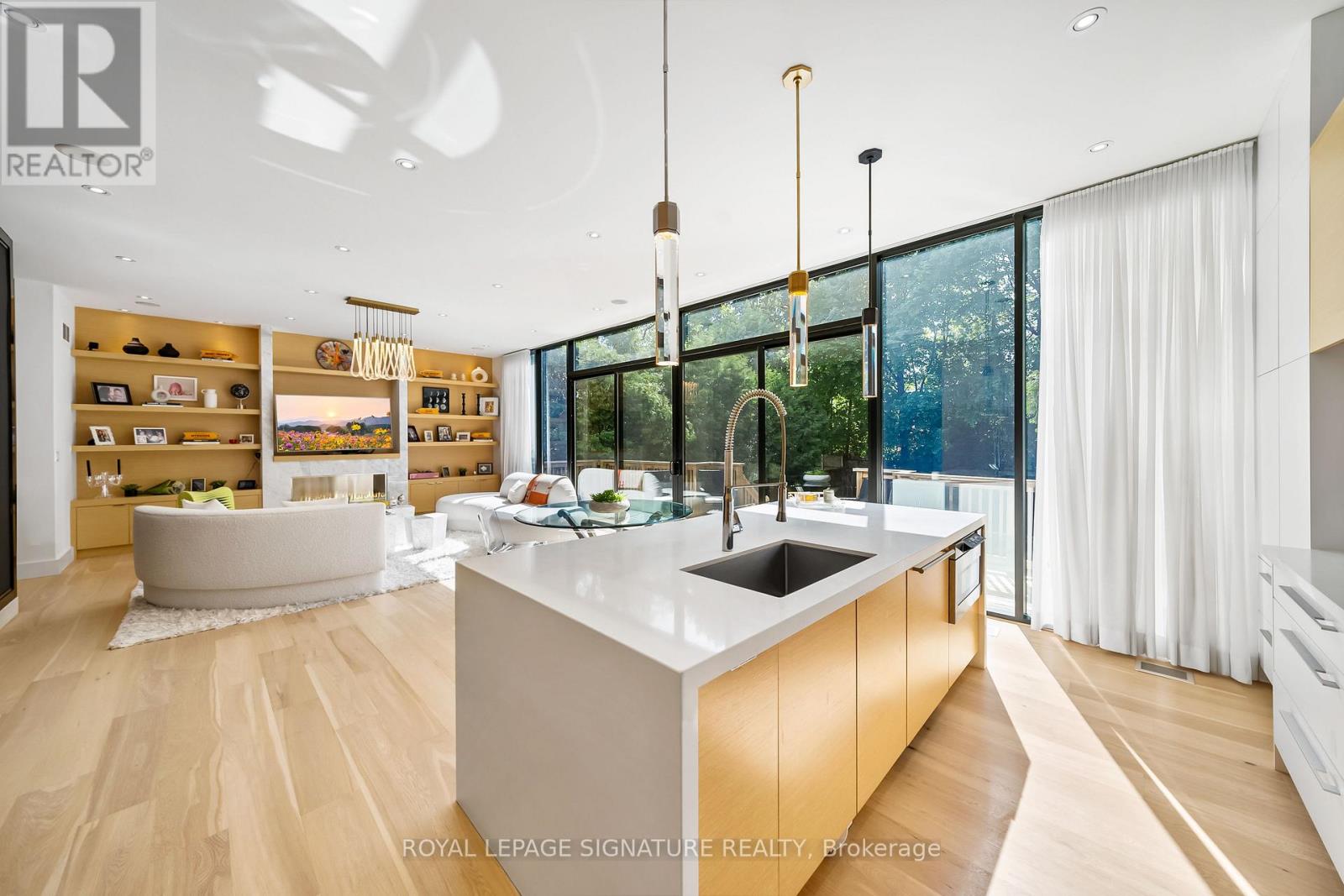 17 Nesbitt Drive, Toronto, Ontario  M4W 2G2 - Photo 14 - C12677234