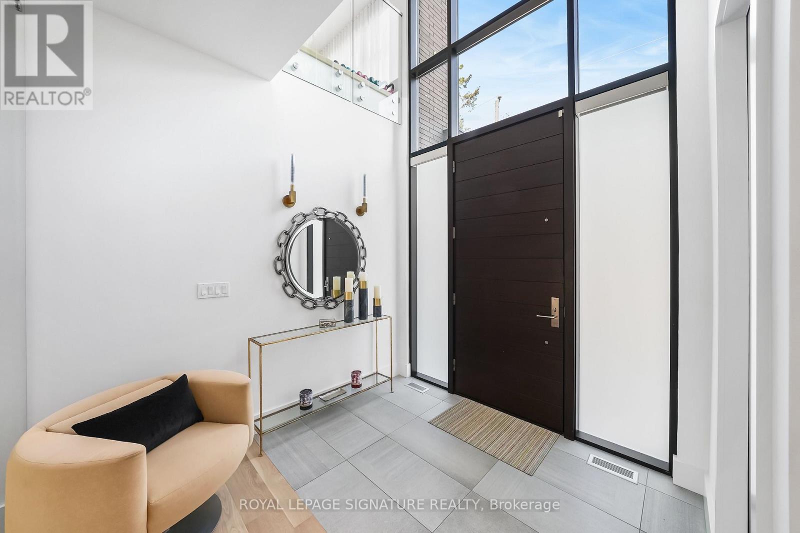 17 Nesbitt Drive, Toronto, Ontario  M4W 2G2 - Photo 2 - C12677234