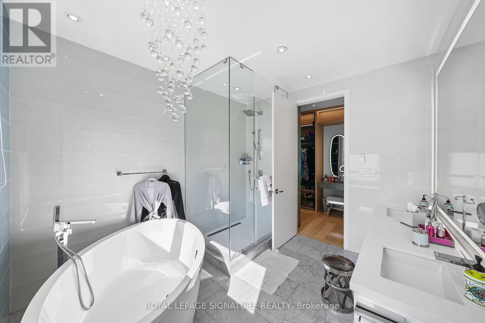 17 Nesbitt Drive, Toronto, Ontario  M4W 2G2 - Photo 23 - C12677234