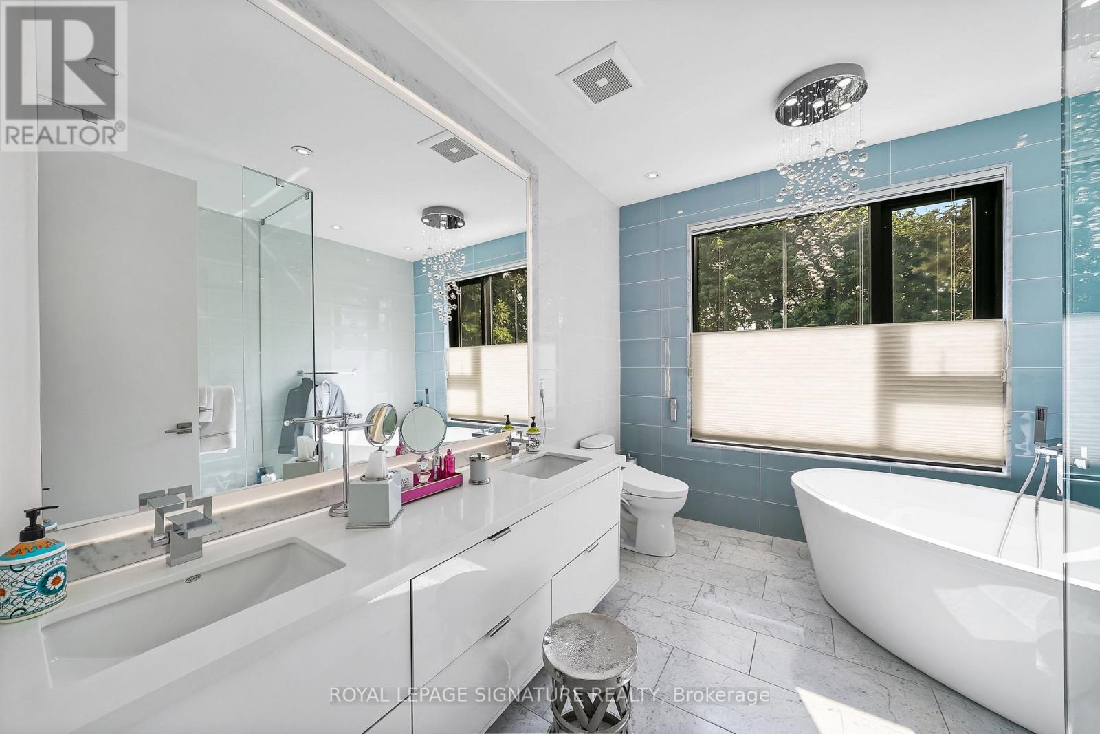 17 Nesbitt Drive, Toronto, Ontario  M4W 2G2 - Photo 24 - C12677234