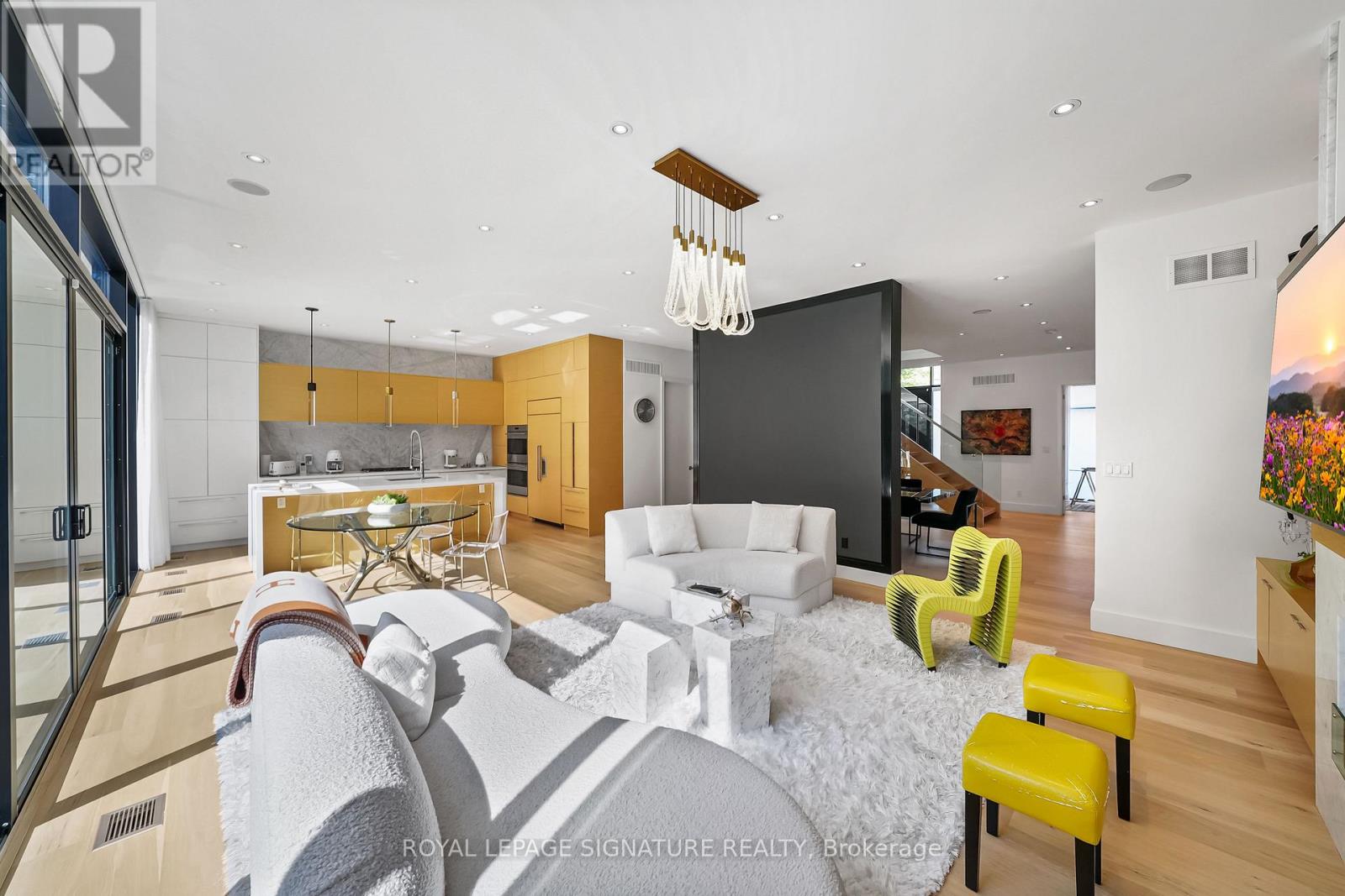 17 Nesbitt Drive, Toronto, Ontario  M4W 2G2 - Photo 3 - C12677234