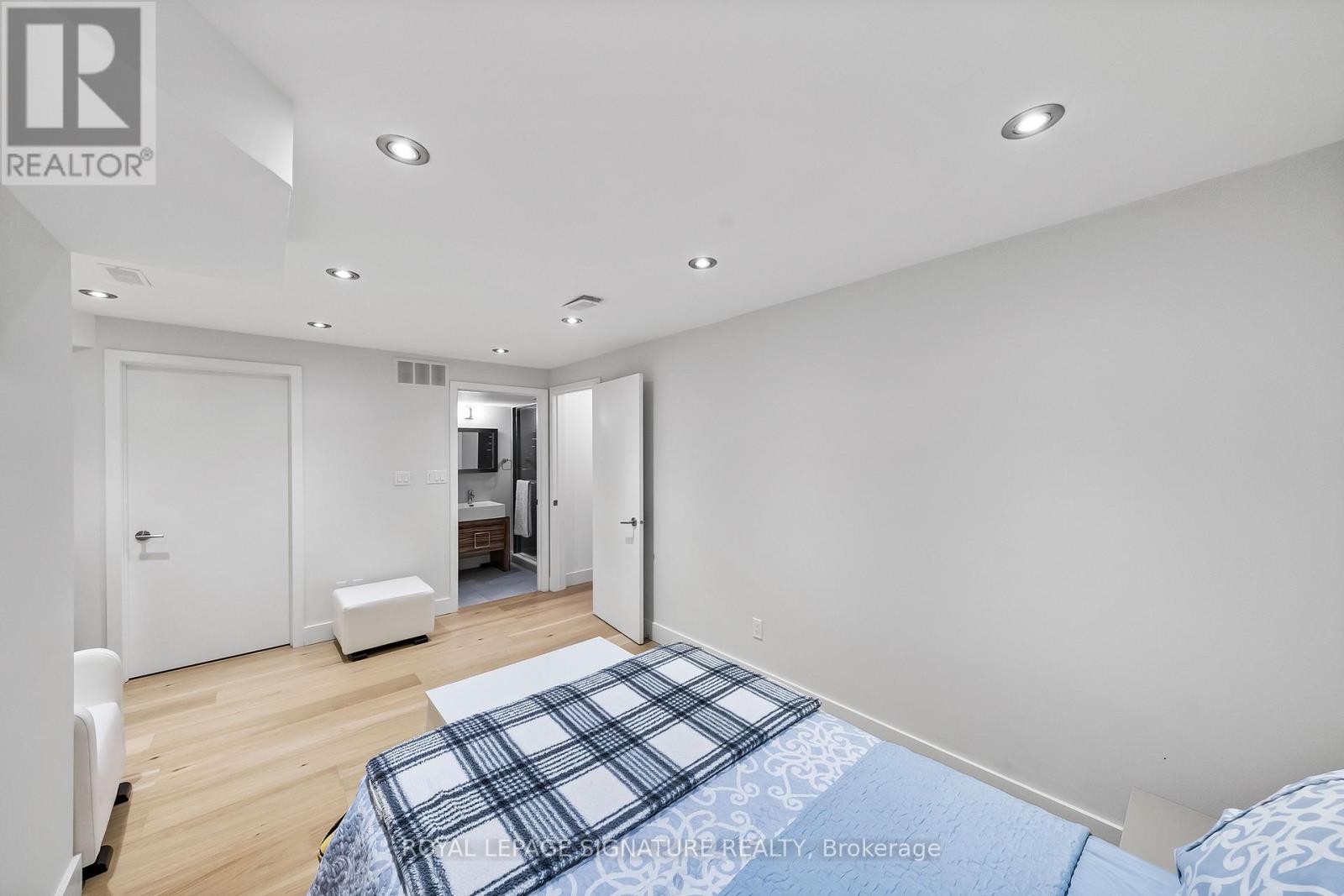 17 Nesbitt Drive, Toronto, Ontario  M4W 2G2 - Photo 33 - C12677234