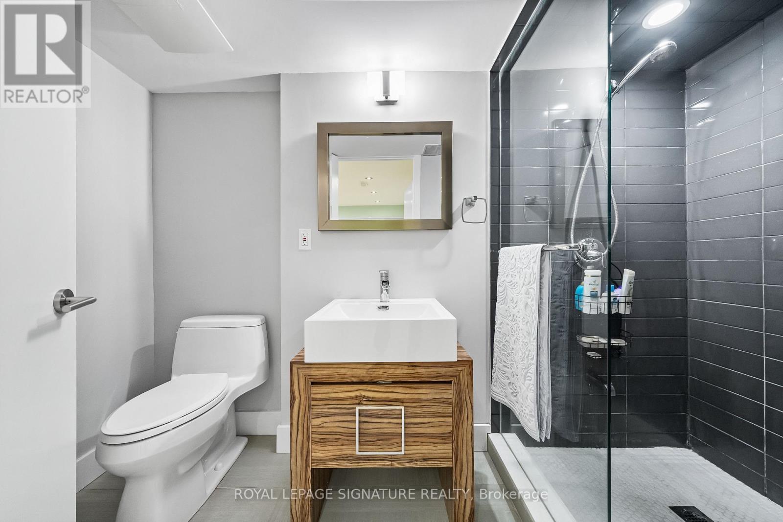 17 Nesbitt Drive, Toronto, Ontario  M4W 2G2 - Photo 34 - C12677234