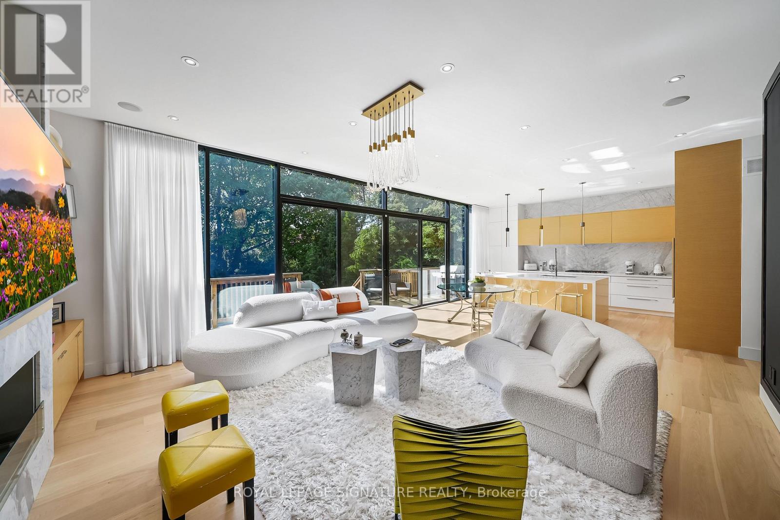 17 Nesbitt Drive, Toronto, Ontario  M4W 2G2 - Photo 4 - C12677234