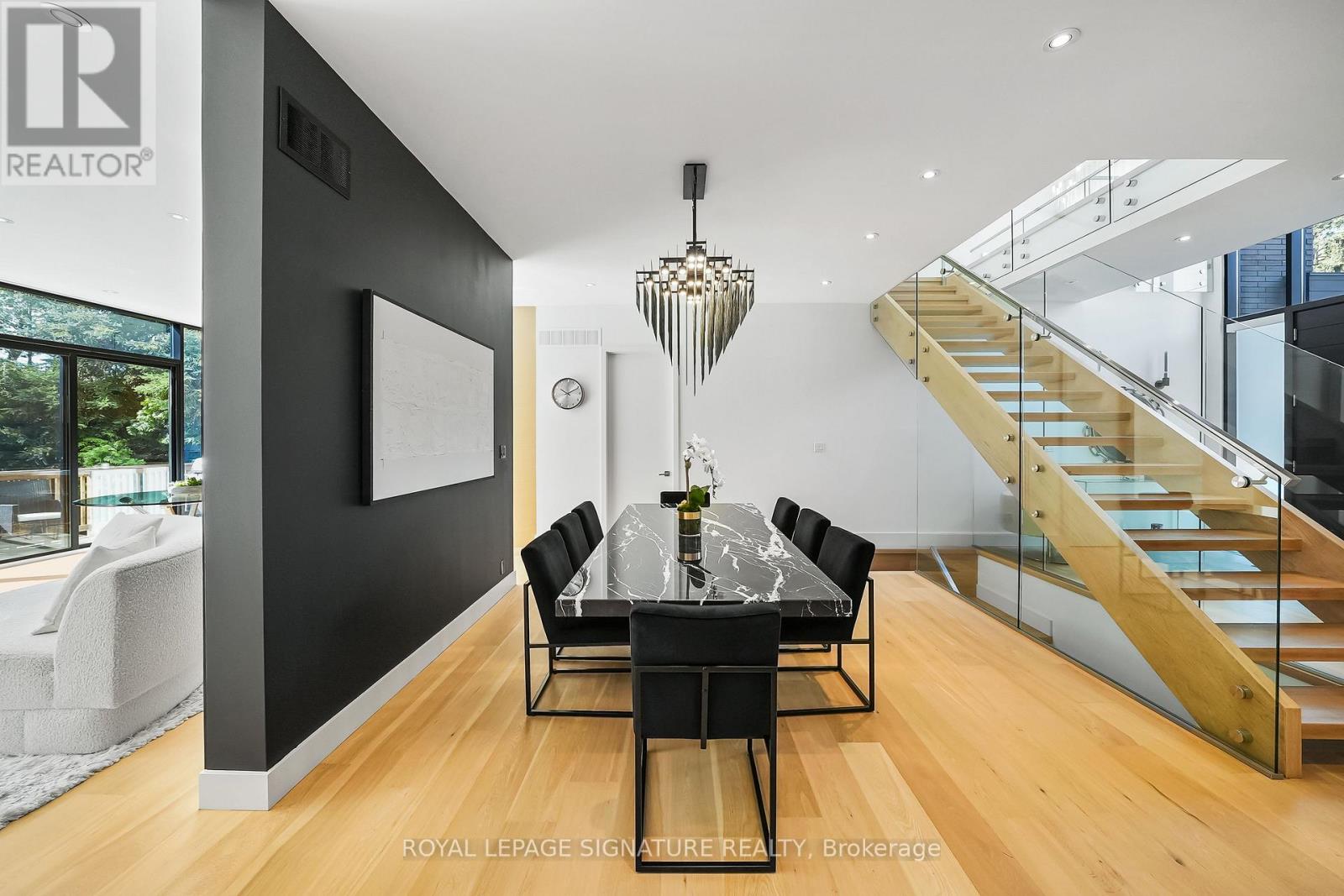 17 Nesbitt Drive, Toronto, Ontario  M4W 2G2 - Photo 7 - C12677234