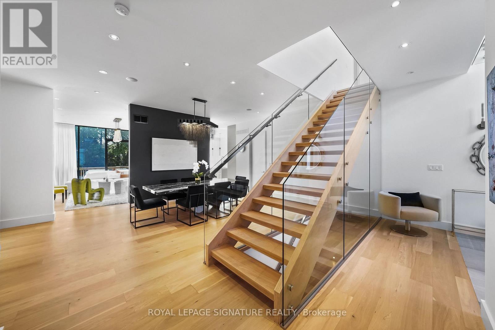 17 Nesbitt Drive, Toronto, Ontario  M4W 2G2 - Photo 8 - C12677234