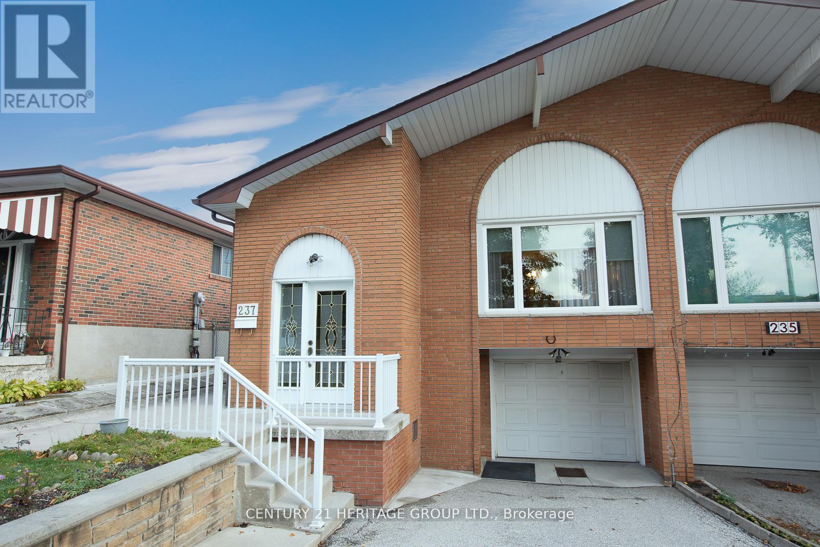 237 Apache Trail, Toronto, Ontario  M2H 2W3 - Photo 3 - C12677286