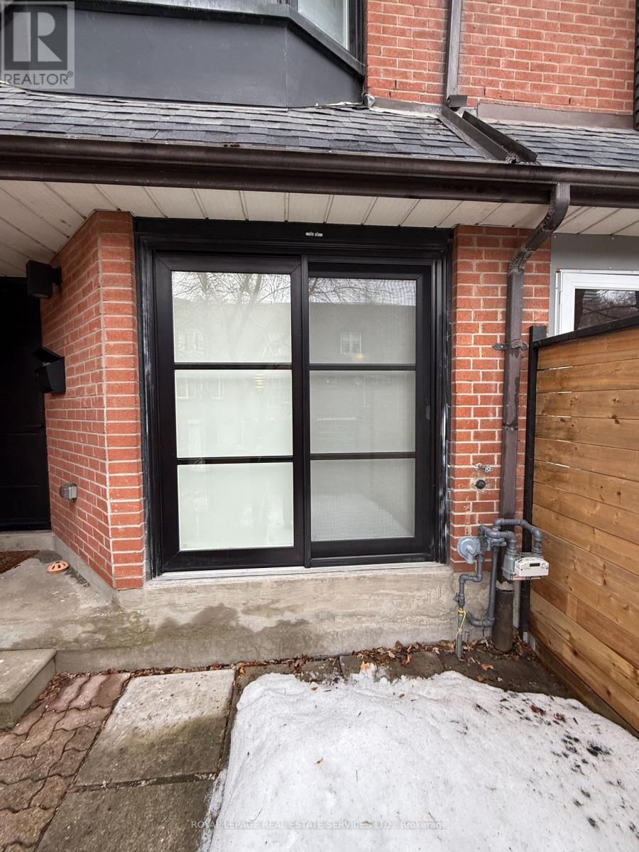 55 Longboat Avenue, Toronto, Ontario  M5A 4C9 - Photo 15 - C12677316