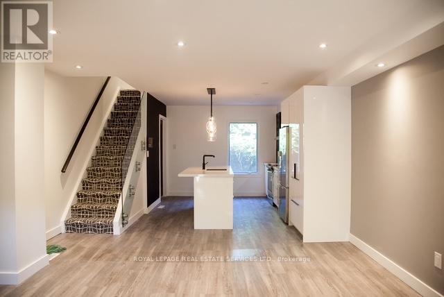 55 Longboat Avenue, Toronto, Ontario  M5A 4C9 - Photo 5 - C12677316