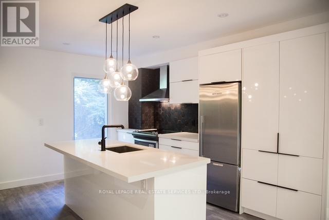 55 Longboat Avenue, Toronto, Ontario  M5A 4C9 - Photo 6 - C12677316