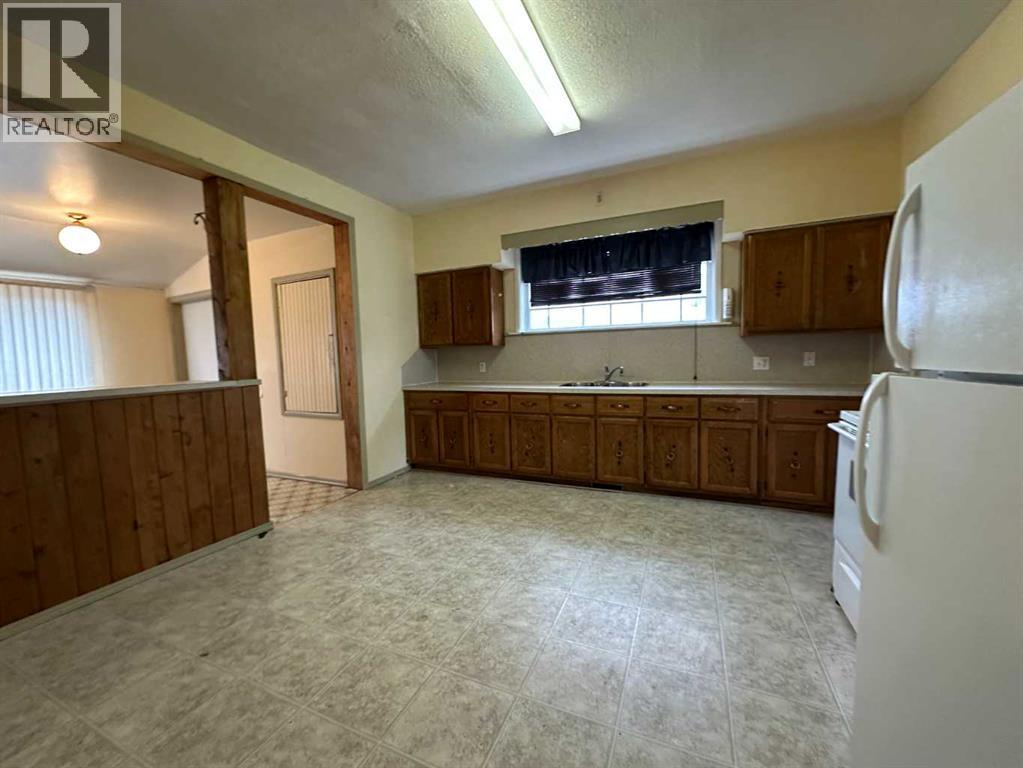 7526 18 Avenue, Coleman, Alberta  T0K 0E0 - Photo 4 - A2275226