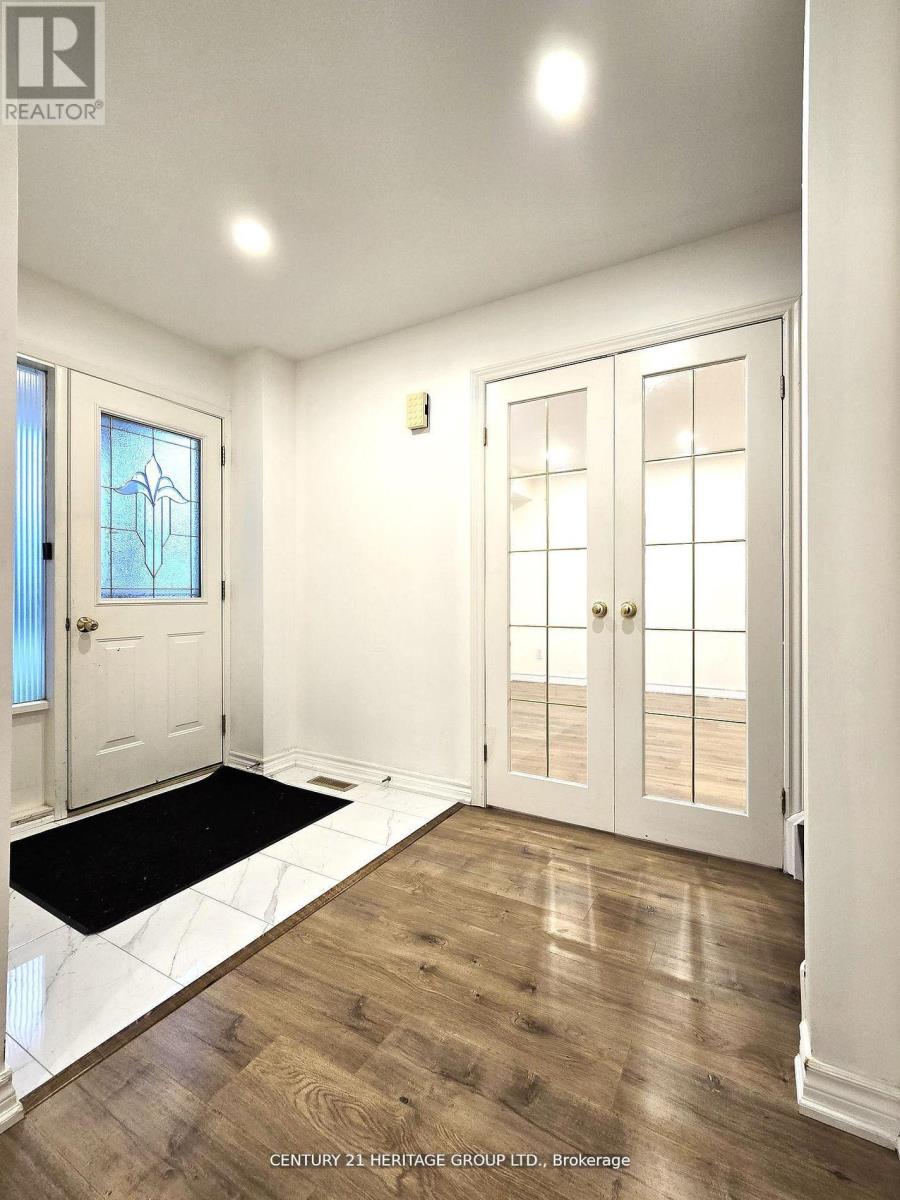 897 Caldwell Street, Newmarket, Ontario  L3Y 5R8 - Photo 3 - N12677256