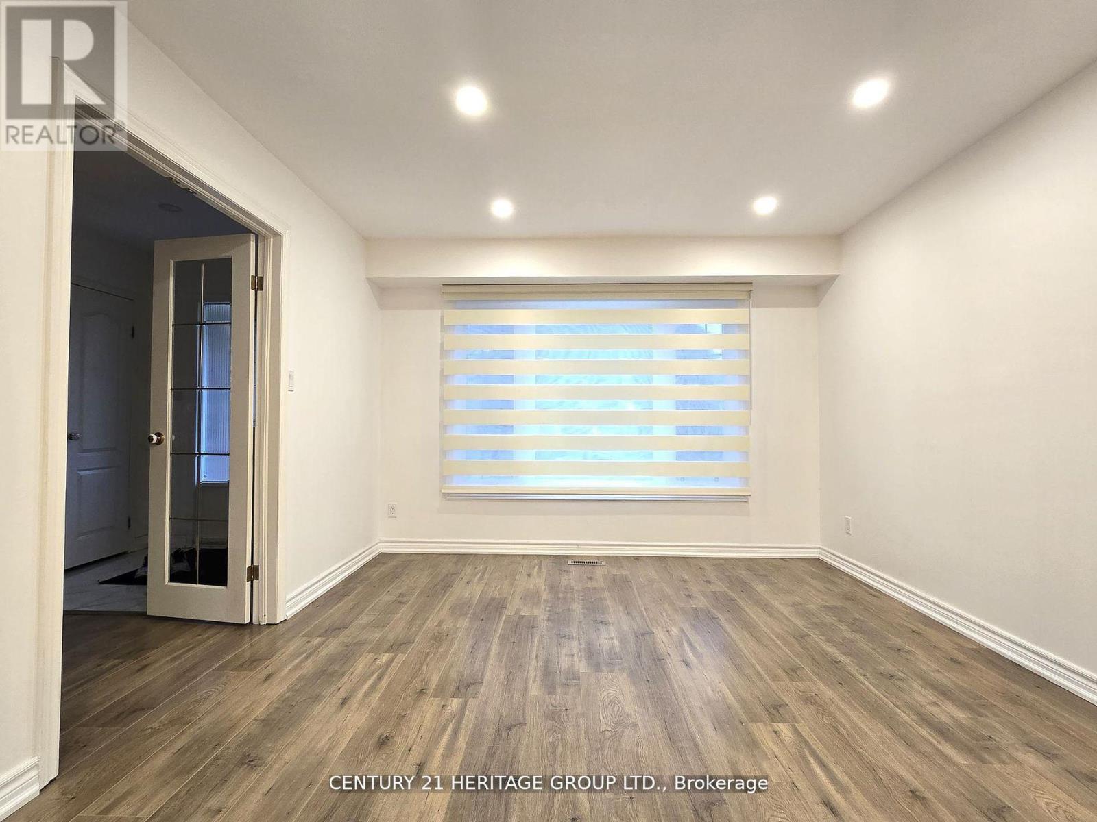 897 Caldwell Street, Newmarket, Ontario  L3Y 5R8 - Photo 4 - N12677256