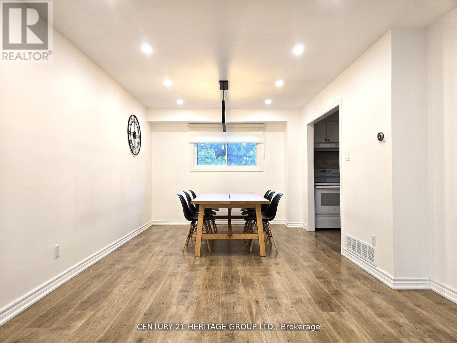 897 Caldwell Street, Newmarket, Ontario  L3Y 5R8 - Photo 5 - N12677256