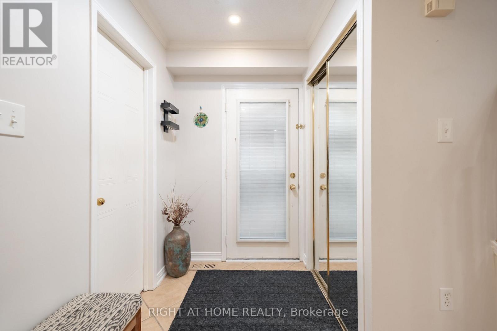 21 - 370 Riddell Court, Newmarket, Ontario  L3Y 8M8 - Photo 3 - N12677304