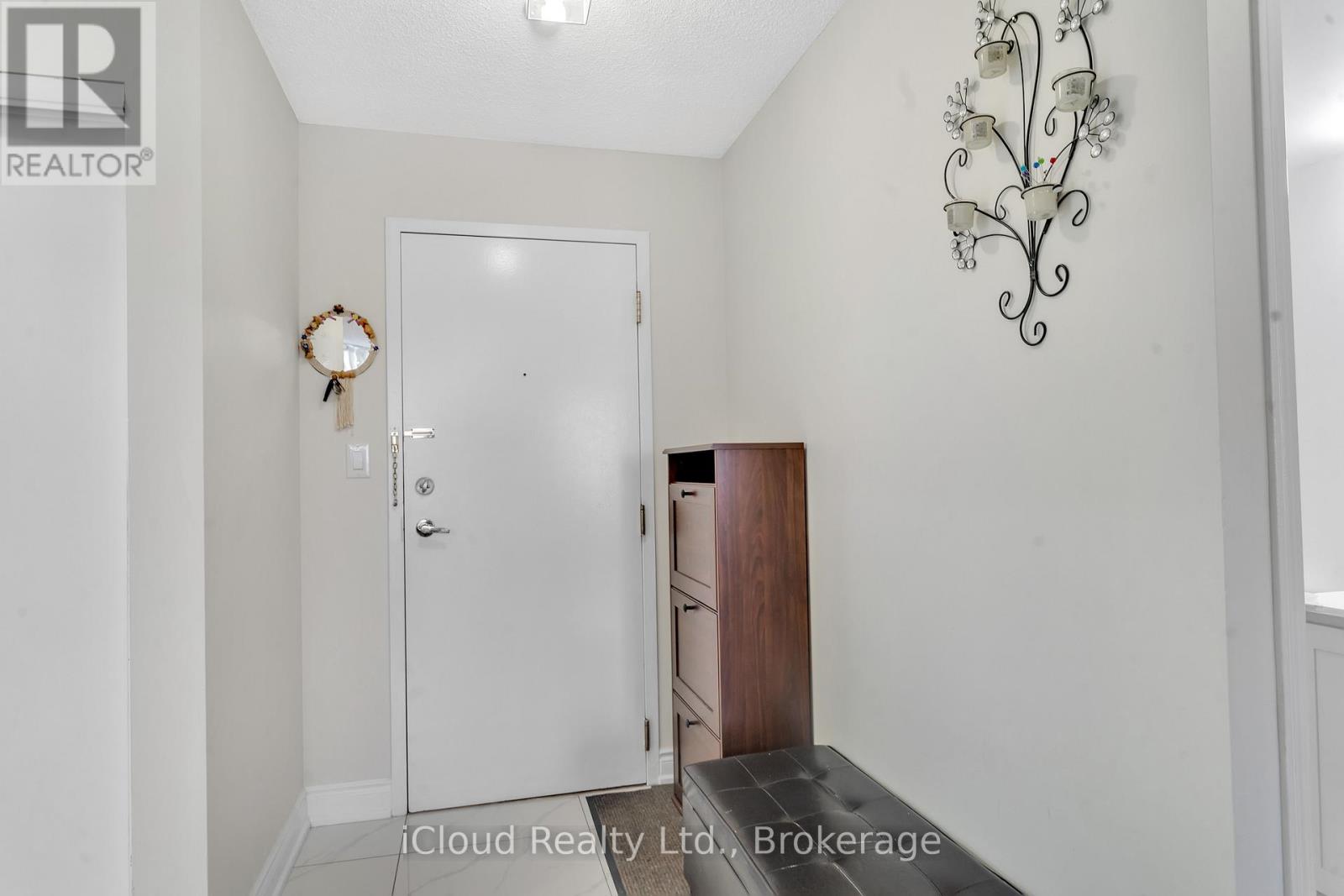 903 - 135 Hillcrest Avenue, Mississauga, Ontario  L5B 4B1 - Photo 10 - W12673604