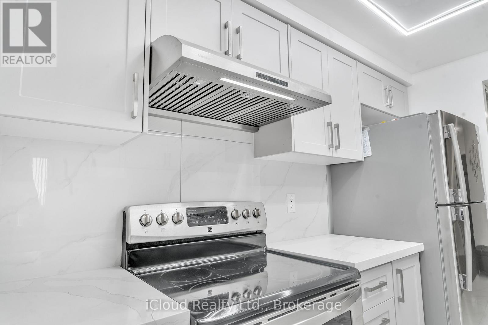 903 - 135 Hillcrest Avenue, Mississauga, Ontario  L5B 4B1 - Photo 19 - W12673604