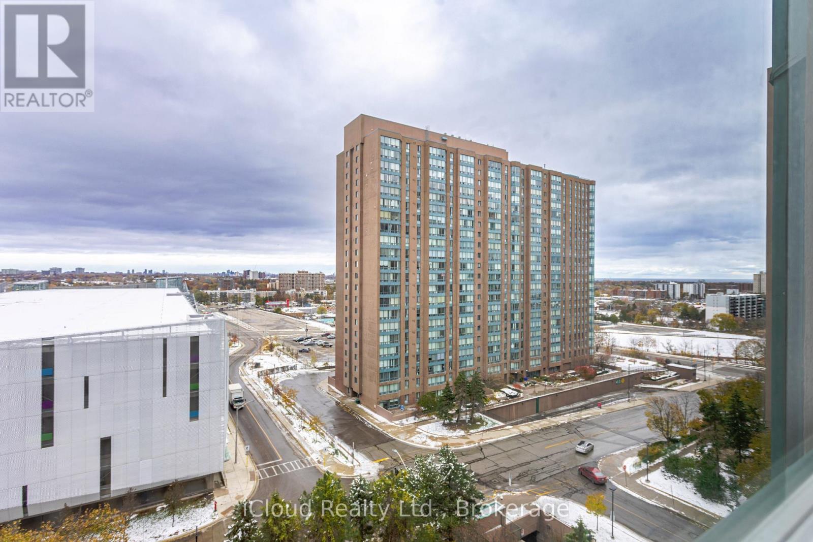 903 - 135 Hillcrest Avenue, Mississauga, Ontario  L5B 4B1 - Photo 2 - W12673604