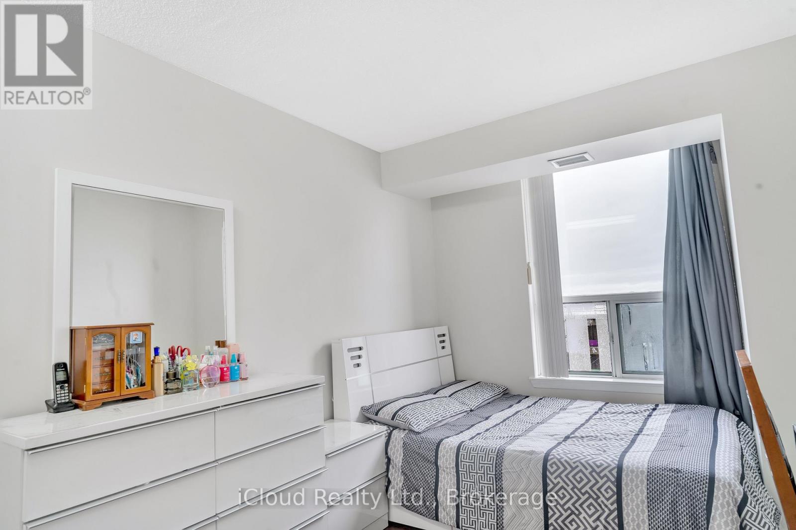 903 - 135 Hillcrest Avenue, Mississauga, Ontario  L5B 4B1 - Photo 23 - W12673604