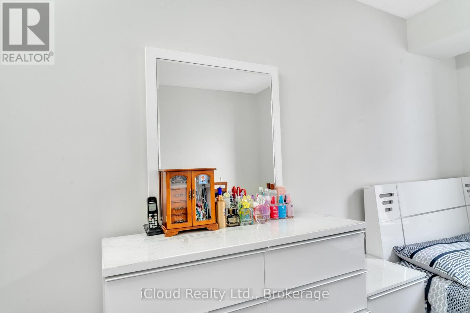 903 - 135 Hillcrest Avenue, Mississauga, Ontario  L5B 4B1 - Photo 25 - W12673604