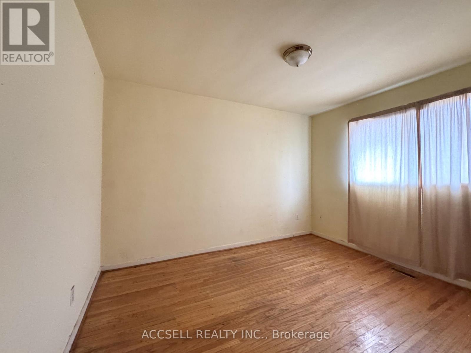 403 Chantenay Drive, Mississauga, Ontario  L5A 1E9 - Photo 7 - W12677216