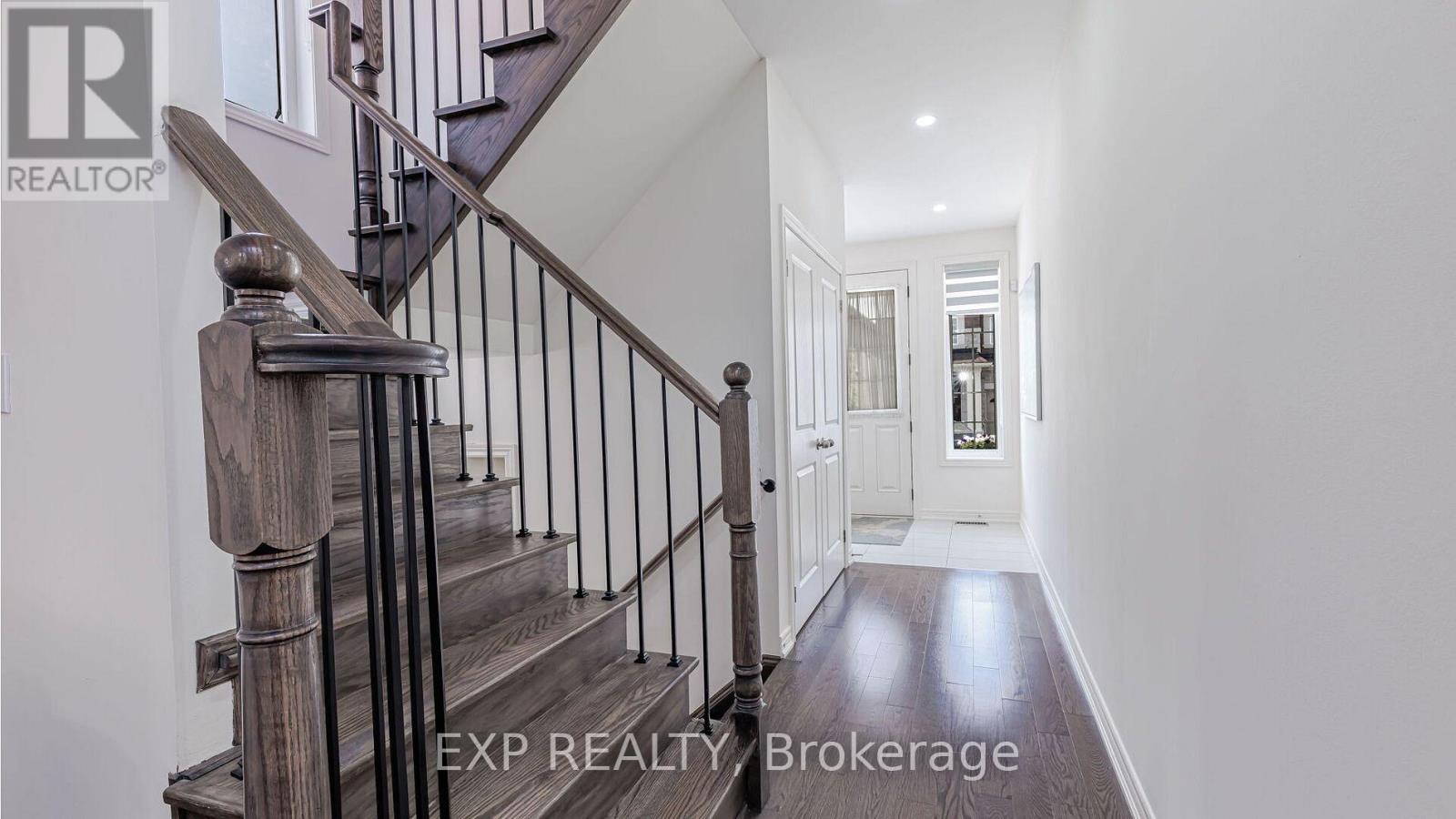 12 Dale Meadows Road N, Brampton, Ontario  L7A 0B7 - Photo 4 - W12677226