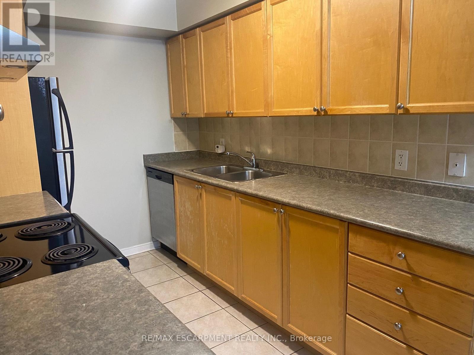 274 - 4975 Southampton Drive, Mississauga, Ontario  L5M 8E4 - Photo 3 - W12677264