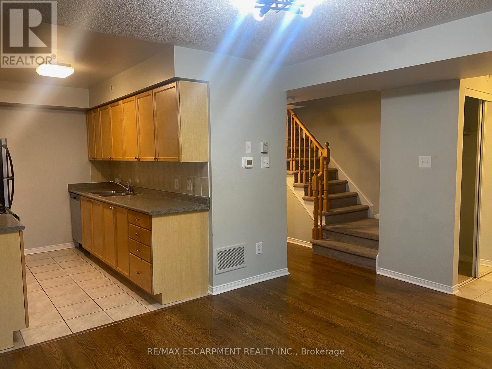 274 - 4975 Southampton Drive, Mississauga, Ontario  L5M 8E4 - Photo 5 - W12677264